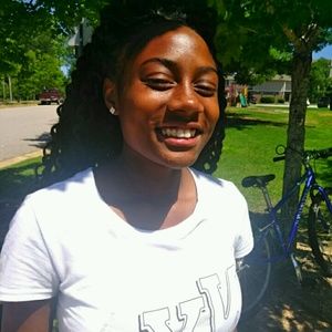 Meet your Posher, Olivia